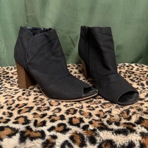 Qupid Black Peep-Toe Ankle Boots - Size 8.5